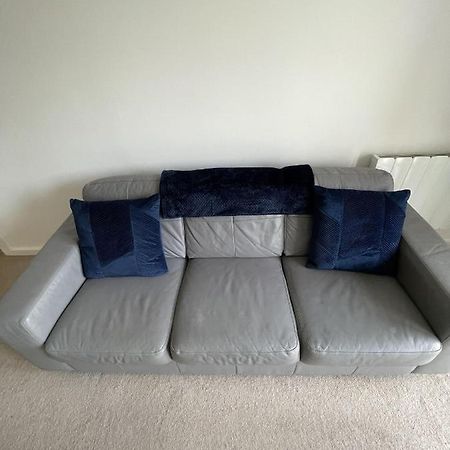 Modern 2-Bed Apartment In The Heart Of Salford Quays Екстериор снимка