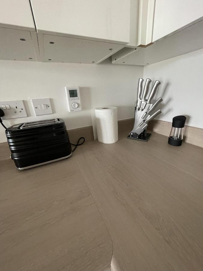 Modern 2-Bed Apartment In The Heart Of Salford Quays Екстериор снимка