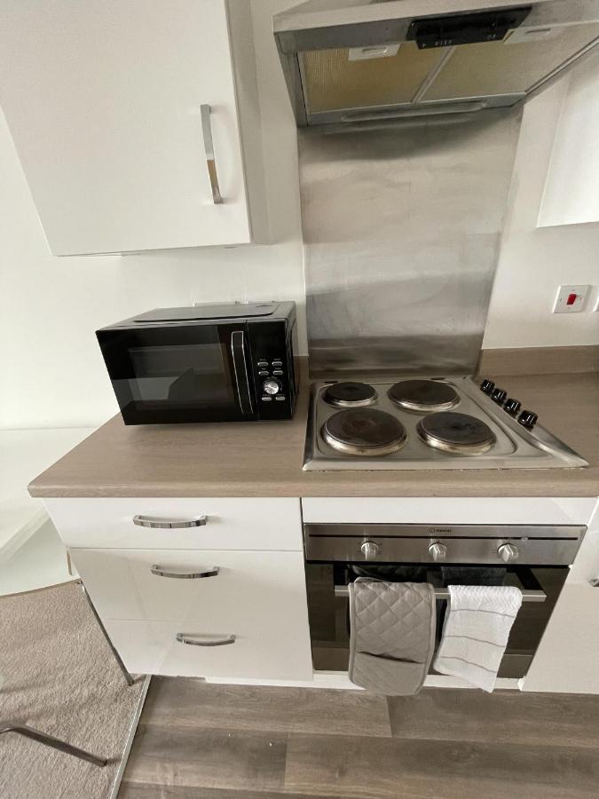 Modern 2-Bed Apartment In The Heart Of Salford Quays Екстериор снимка