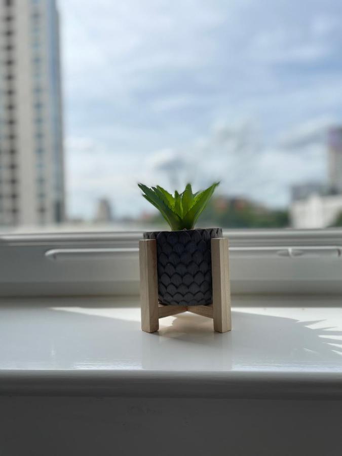 Modern 2-Bed Apartment In The Heart Of Salford Quays Екстериор снимка
